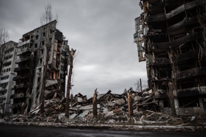 Case famigliari in Bodrodyanka, Ucraina, distrutte dopo un&rsquo; esplosione per mano dell&rsquo;esercito russo.