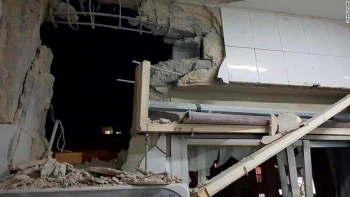 Edifici danneggiati da missili israeliani a Damasco.  