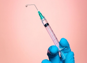 Broken vaccination syringe needle