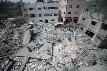 Macerie di edifici bombardati a Gaza.