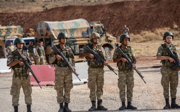 L&rsquo;esercito Turco prende posizione vicino a Afrin.