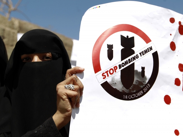 Ennesimo bombardamento su di un mercato yemenita con l'ausilio di bombe americane di una tonnellata