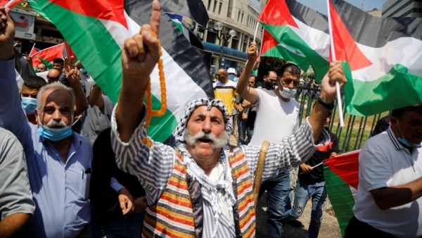 Palestinians in the West Bank protesting against the UAE&rsquo;s deal with Israel to normalise relations 