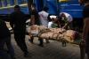 Donna anziana evacuata alla stazione di Pokrovsk