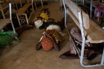 Esercitazione in preparazione di eventuali attacchi armati in una scuola elementare di Dori, Burkina Faso.