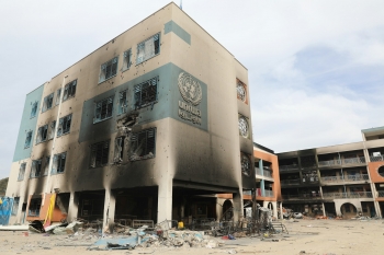 Un centro dell&rsquo;UNRWA adibito a rifugio d&rsquo;emergenza bombardato e distrutto da un attacco israeliano