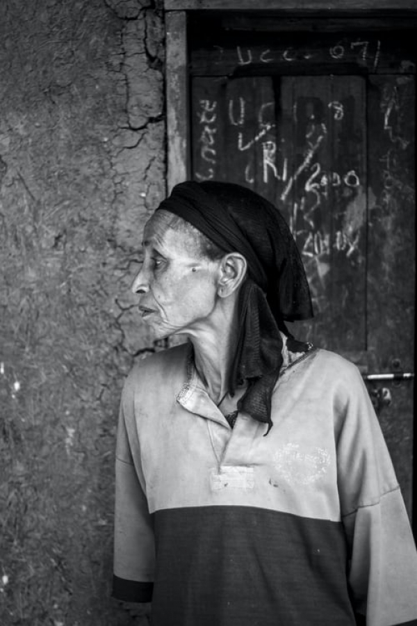 Foto di un&rsquo;anziana signora in Etiopia 