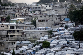 Vista di un quartiere di Haiti, 2012.