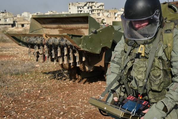 Deminers from the Russian Defense Ministry's International Mine Action Center in Aleppo, 2016.