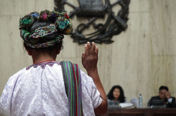 Una donna della comunit&agrave; Maya Ixil testimonia al processo per il genocidio le violenze subite.