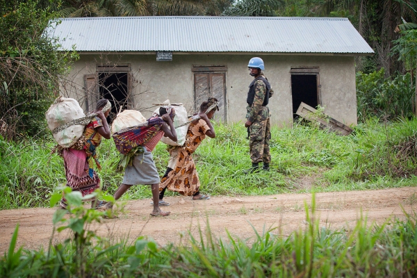 Un membro delle FIB di guardia a Beni, Repubblica Democratica del Congo, dove le NU supportano le FARDC
