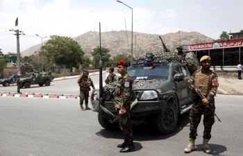 Un blocco stradale a Kabul dopo l&rsquo;attacco del 4 giugno 2018