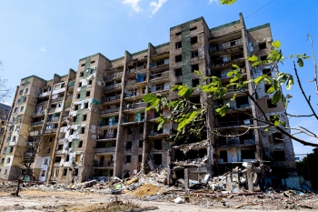 Un palazzo distrutto a Serhiivka, Ucraina.