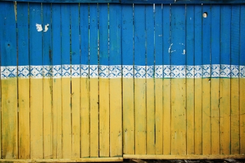 La recinzione di un cantiere di Kiev come simbolo del patriottismo ucraino