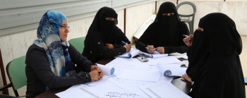 Women in Yemen engage in dispute mediation.