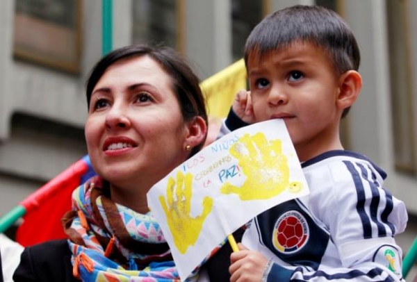 A woman and her son celebrate the signing of a historic ceasefire in Bogota 