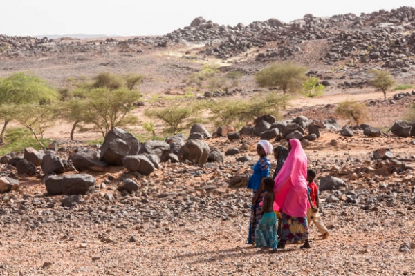 Women walking in the desert close to Agadez Niger.