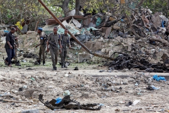 Esplosione di un&#039;autobomba fuori un centro di riscossione delle tasse di Mogadiscio, Somalia