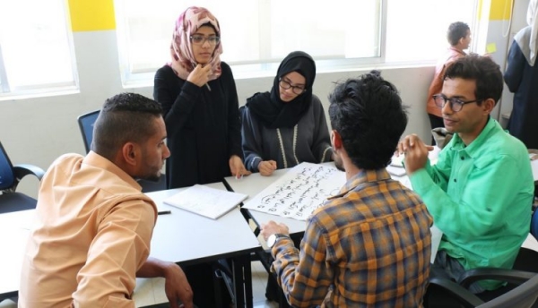 Giovani partecipano a un workshop di peacebuilding a Taiz, Yemen
