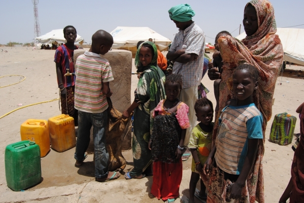 Punto d&#039;acqua costruito da MSF nel campo di Mbera, Mauritania 