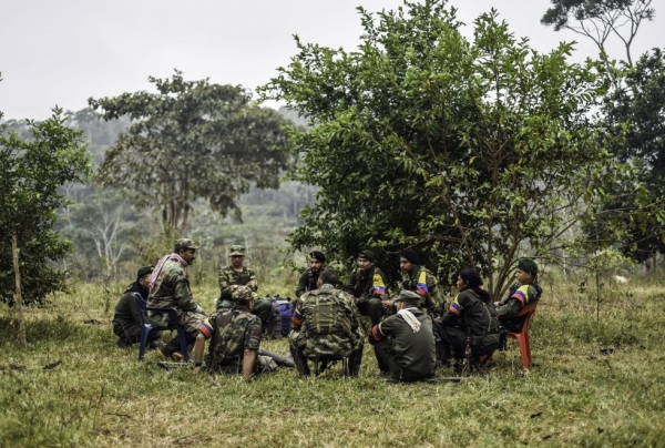 Le Forze Armate Rivoluzionarie della Colombia ad una &quot;classe&quot; sul processo di pace tra loro e il governo  
