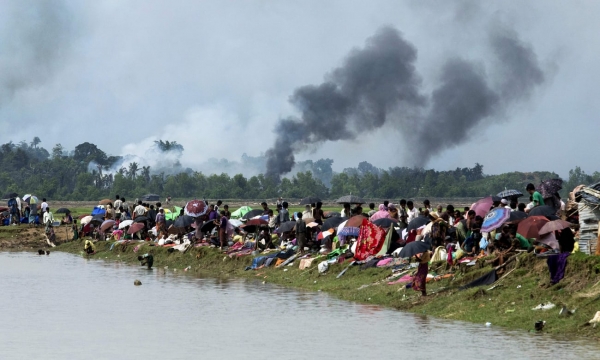 La violenza pulizia etnica in Rakhine ha costretto più di 600,000 Rohingya a scappare in Bangladesh