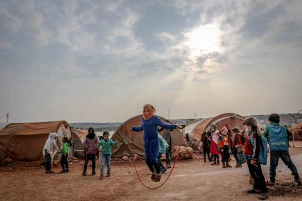 Idlib, Syria, bambini giocano in un campo profughi delle Nazioni Unite