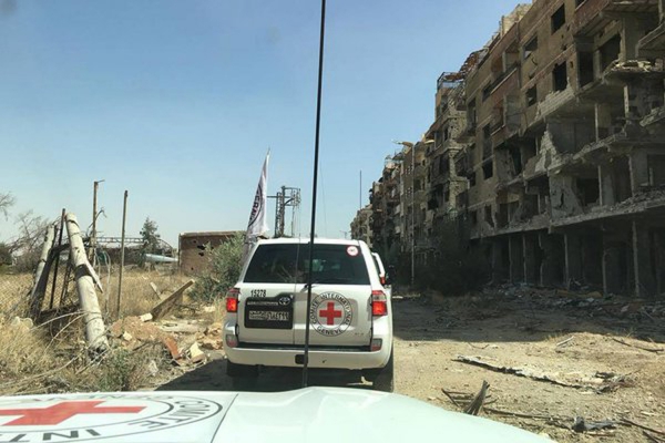 First humanitarian aid trying to reach Daraya