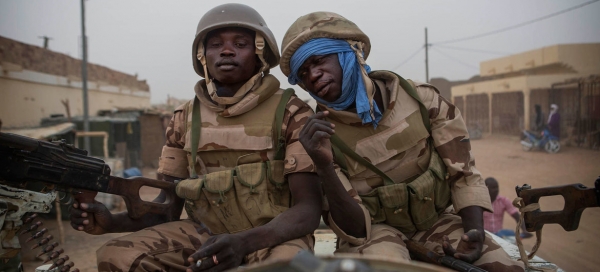 Peacekeepers del Chad durante un pattugliamento a Kidal, Mali 