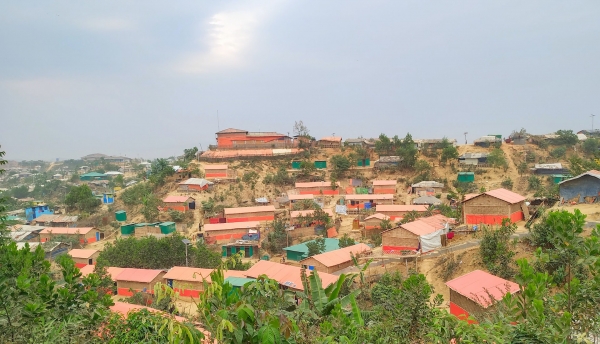 Visione dell’alto del campo rifugiati Rohingya, Kutupalong, nel Cox’s Bazar.