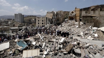 Le macerie nel quartiere Faj Attan a Sanaa dopo il bombardamento