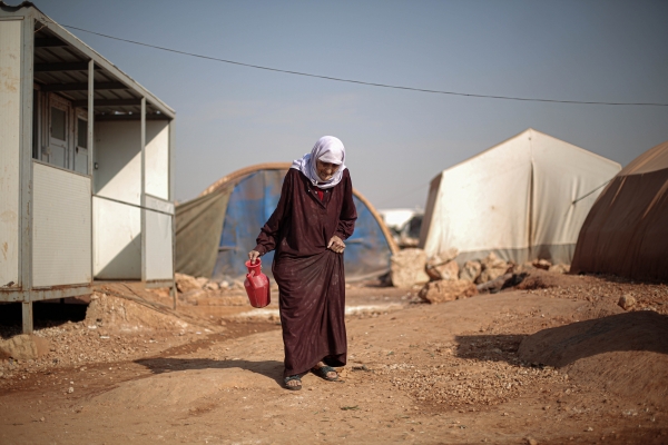 Una donna in un campo profughi in Siria