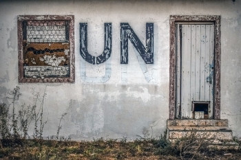  Building with the abbreviation “UN” written on one of its external walls