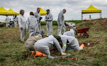 UNITAD’s forensic experts exhuming a mass grave in Sinjar