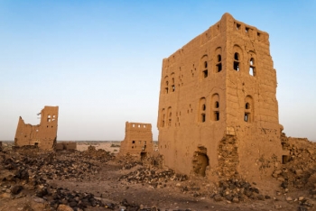 Edifici distrutti in un villaggio del distretto di Marib, Yemen.