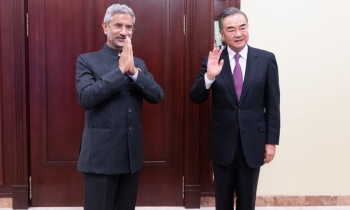 I Ministri degli Esteri di Cina e India dopo il loro incontro a Mosca