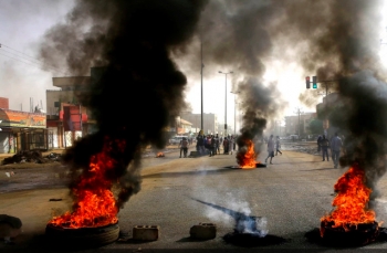 Le proteste dei manifestanti a Karthoum.