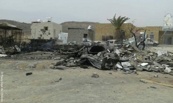 Le conseguenze di un bombardamento della stazione di servizio a Taiz