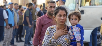 Una famiglia di sfollati siriani nel campo rifugiati di Bardarash, Iraq