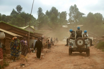  Peacekeepers dell&#039;ONU provenienti dal Marocco effettuano una pattuglia nella Repubblica Democratica del Congo, marzo 2020 