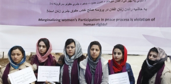 Donne che chiedono di partecipare ai processi di pace in Afghanistan