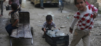 Civili, incluso bambini, continuano a soffrire a causa di un aumento di violenza nella Siria.