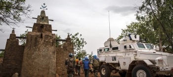 Le forze di pace delle Nazioni Unite dal Senegal pattugliano la città di  Mopti nel Mali centrale (giugno 2019)