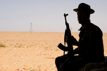 Un combattente dell’LNA a ovest di Sirte, agosto 2020 